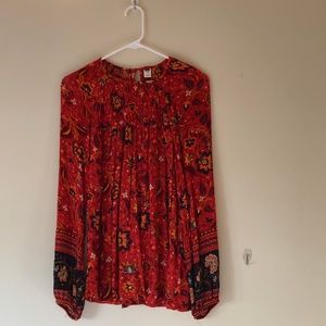 Long sleeve patterned blouse